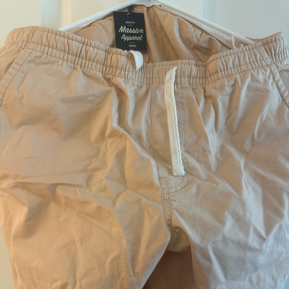 NWT Men’s Massive Apparel Shorts Cream XL